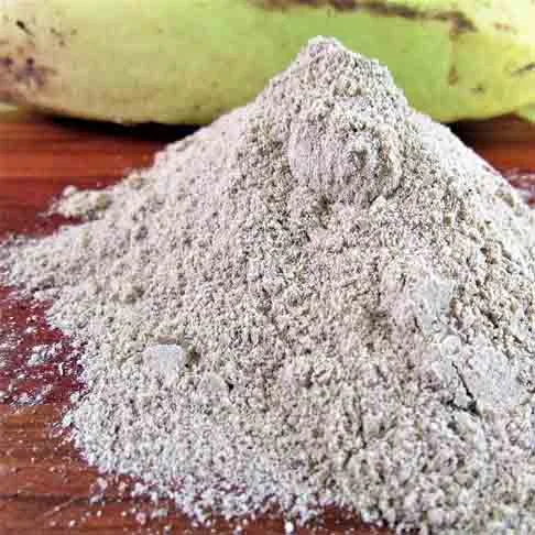Farinha de banana-verde- É rico em amidos saudáveis que ajudam a regular o intestino e atenuar a diabetes. A cada 100 gramas possui 288 calorias. É adicionada a tortas, bolos, granolas caseiras, vitaminas e iogurtes.