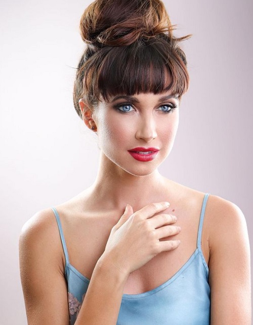 A atriz Maiara Walsh nasceu na cidade de Seattle (EUA), mas é filha de mãe brasileira e pai norte-americano. Quando tinha dois anos, sua família se mudou para São Paulo. Isso faz ela se considerar, além de estadunidense, também brasileira.