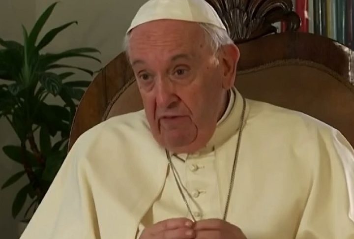 Em uma decisão histórica, em dezembro de 2023, Francisco autorizou que casais homoafetivos pudessem receber a benção nas igrejas católicas.

