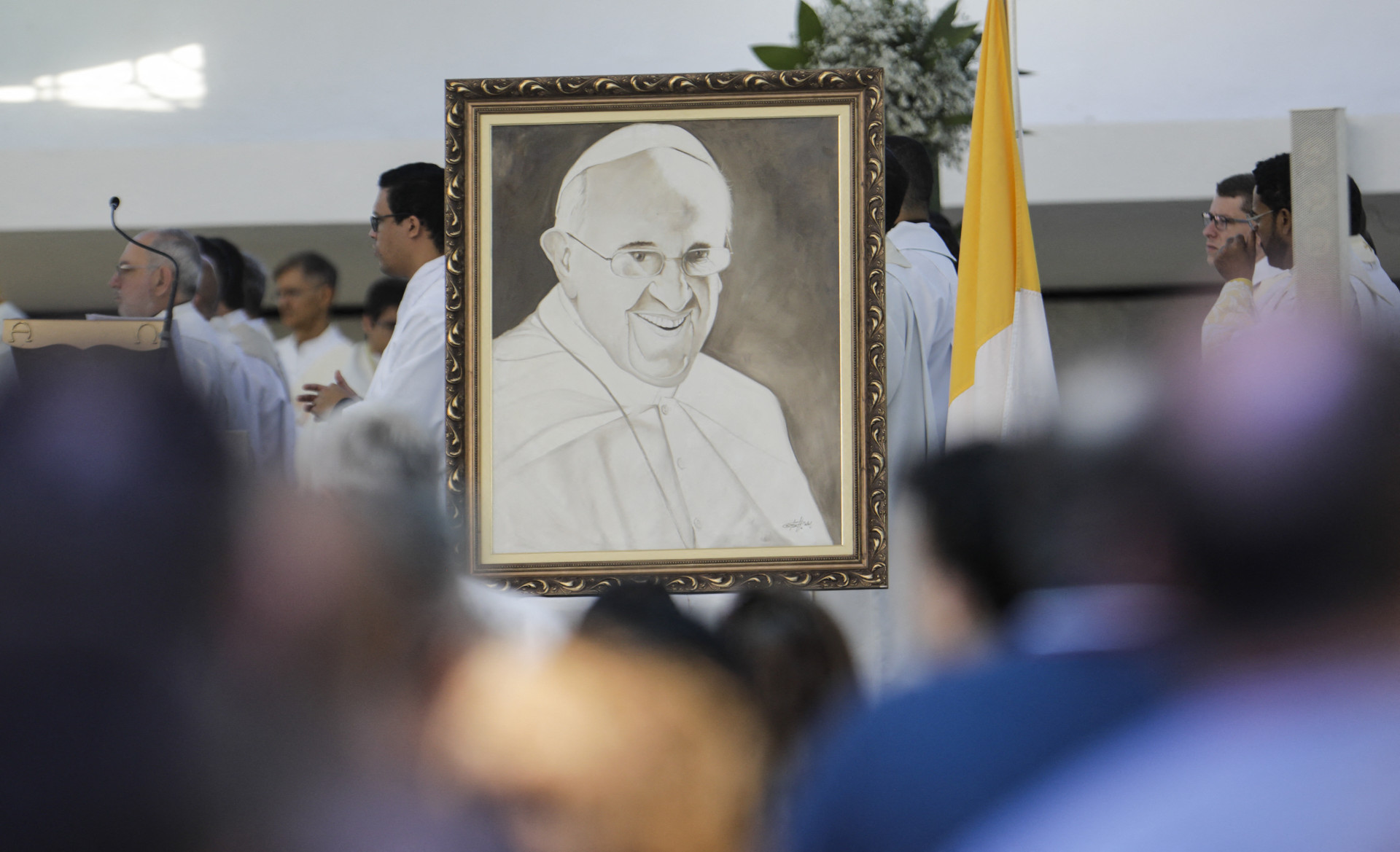 Imagem do papa Francisco em missa celebrada no Brasil (Foto: Sergio Lima / AFP)