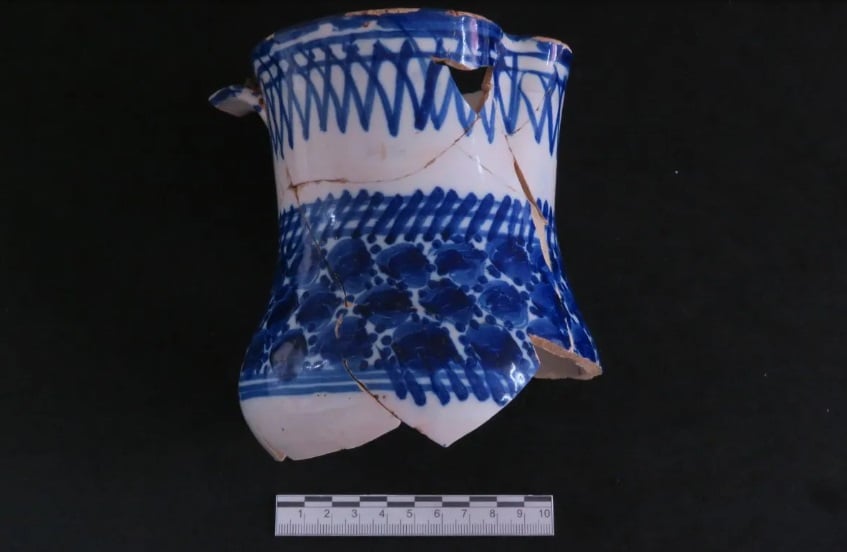 São milhares de fragmentos de louças e vidros, na maioria itens importados, que mostram as peças usadas pela elite da região, entre o fim dos anos 1800 e os primeiros anos do século 20. 