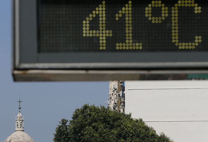 Temperaturas que atingem ou superam 37°C com uma umidade relativa do ar acima de 70% são potencialmente perigosas para o ser humano.