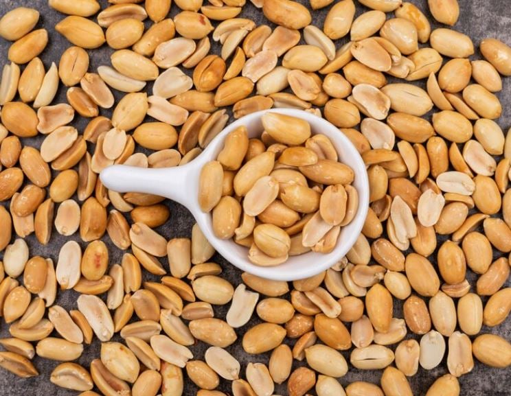 Fechamos a galeria com um alerta. Antes de consumir amendoim, é importante que você verifique se não tem alergia. O amendoim faz parte da seleta lista de alimentos que estão entre os mais comuns para pessoas alérgicas - ao lado de leite, ovos, castanhas, trigo, peixe e frutos do mar 