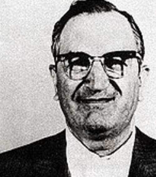 Joseph Bonanno - Nasceu em 1905 e com pouco mais de 25 anos já era  o chefe de uma das famílias mais influentes e poderosas do mundo escondido da cidade de Nova York durante a década de 1939.
