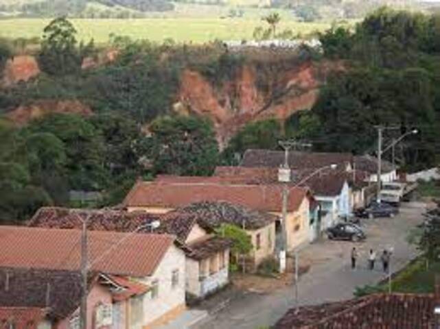 Gerou uma repercussão muito grande aqui em Morro de Ferro, principalmente nas redes sociais, onde pessoas até duvidavam, acharam que era um balão branco, que o Júlio tinha enchido e colocado entre os ovos normais. Mas pessoas próximas ao Júlio conferiram e viram que é real, afirmou.