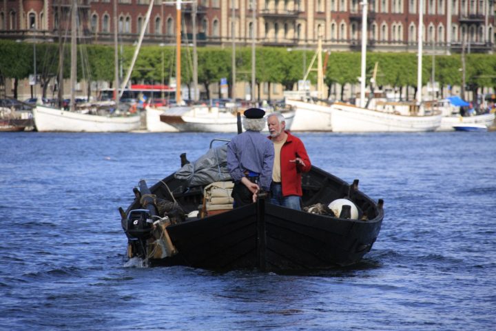 Os moradores de Estocolmo são famosos por possuírem um grande número de barcos, o que mostra a importância da água na vida da cidade.