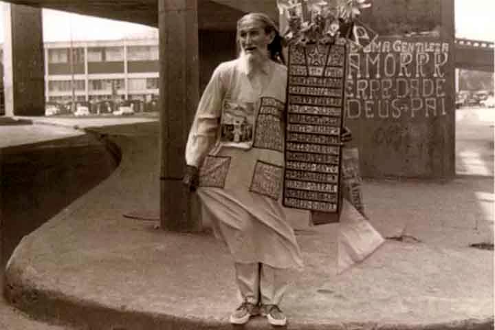Na infância, José lidava diretamente com a terra e com os animais. Para ajudar a família, puxava carroça vendendo lenha nas proximidades. Aprendeu a amansar burros para o transporte de carga. Tempos depois, como profeta Gentileza, se dizia amansador dos burros homens da cidade sem esclarecimento.
