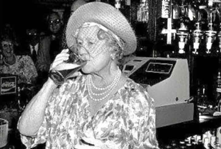 A partir das décadas finais do século XX, houve um movimento de resgate das tradições cervejeiras artesanais. Elas têm suas raízes nas tradições cervejeiras antigas, onde a produção era feita em pequena escala, utilizando métodos e ingredientes locais. 