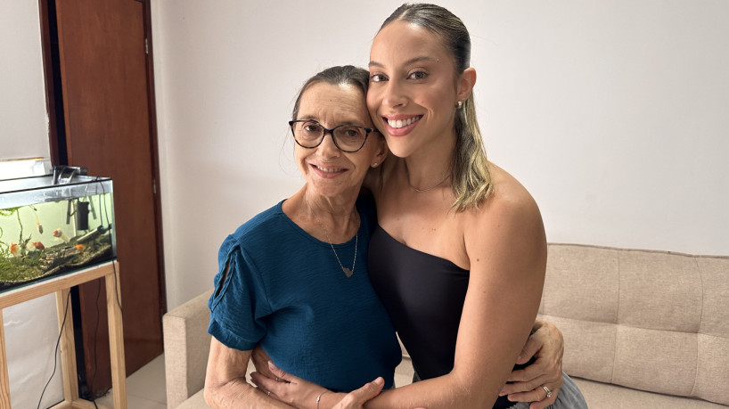 Dona Eulália enfrenta o medo de voar para ver Renata vencer o BBB 25
 