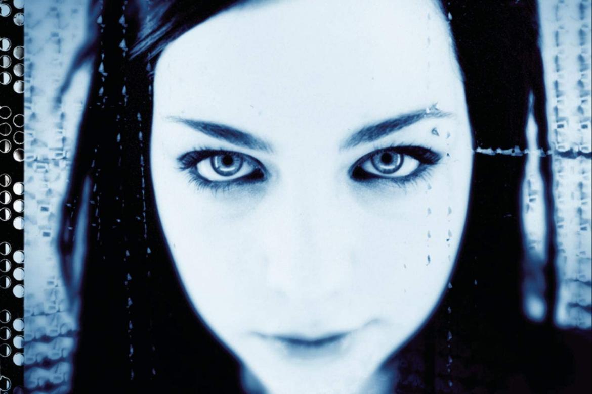 Com mais de 1,2 bilhão de views, Bring Me to Life foi o maior sucesso da banda de rock Evanescence, lançada em 2003 como parte do álbum de estreia intitulado Fallen. Apresenta cenas dramáticas e visualmente impressionantes, e ajudou a solidificar a popularidade da banda e da canção.