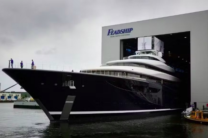 O Breakthrough, construído em 2021 pela renomada estaleiro holandês Feadship, é um marco na indústria náutica por ser o primeiro superiate movido a hidrogênio do mundo. 