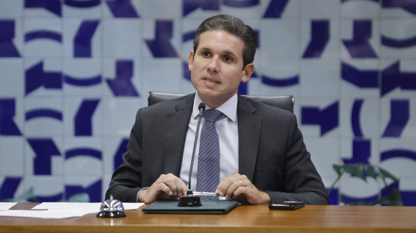 Projeto prevê suspensão de deputados que atrapalharem fisicamente o funcionamento da Câmara