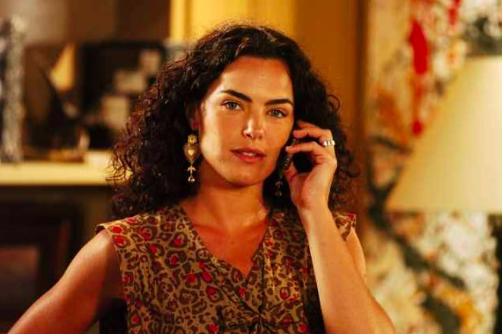 Ana Paula Arósio é uma atriz e ex-modelo brasileira, nascida em 16 de dezembro de 1975, em São Paulo. 