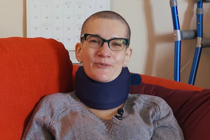 Em entrevista à BBC News, uma artista de 39 anos chamada April Hubbard, que vive em Halifax, revelou que planeja morrer em breve por meio da Assistência Médica para Morrer (MAID, na sigla em inglês).