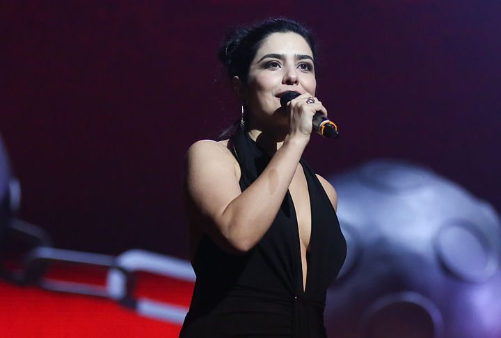 Ela também se aventurou na música e chegou a gravar a música A Cigarra com a cantora Elza Soares, em 2002.