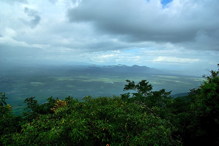 Entre os principais pontos turísticos, destacam-se o Parque Nacional de Ubajara, que, embora localizado no município vizinho, é de fácil acesso a partir de Tianguá, e a Cachoeira do Pinga.