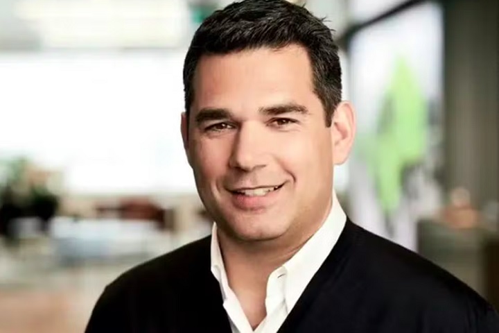 O comprador é Patrick Dovigi, ex-goleiro da NHL (National Hockey League) que se tornou bilionário e empresário no setor de sustentabilidade. 