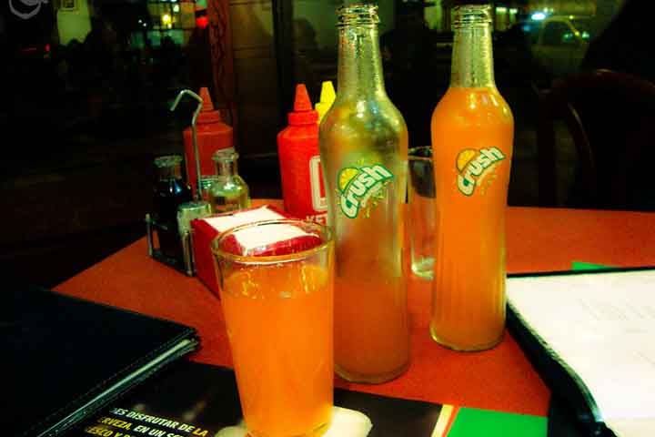 No início, a bebida, criada na Califórnia, nos Estados Unidos, era vendida apenas na fórmula baseada no óleo de cascas de laranja. Depois, passou a ser adicionado suco de laranja. 
