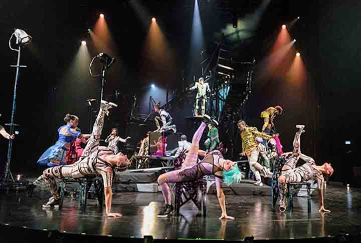 A companhia procura se inspirar em culturas de todo o mundo. Isso permite que eles alcancem um público global. E sim, tem um espetáculo voltado para a cultura brasileira: o “La Nouba”!