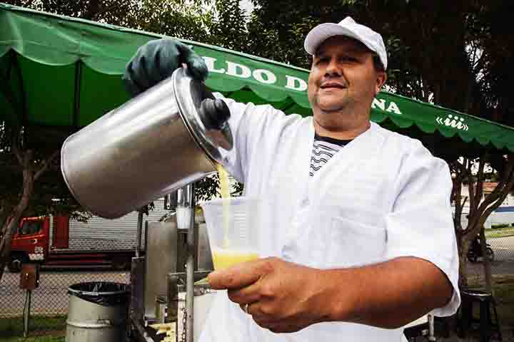 Ainda assim, o espírito da tradição continua: comida simples, feita com ingredientes acessíveis, mas cheia de significado.