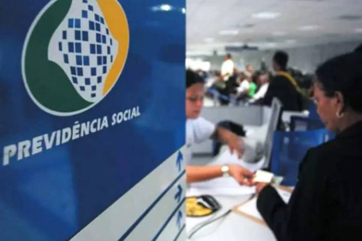 O governo federal anunciou nesta quinta-feira (24/04) a suspensão imediata de todos os descontos mensais realizados por associações e sindicatos nos benefícios de aposentados e pensionistas do INSS.