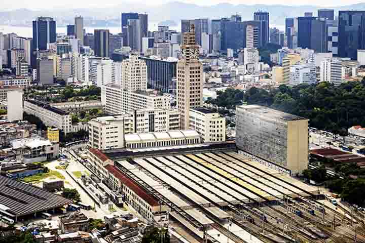Ao longo dos anos, passou por diversas modificações, mas continua a ser um importante ponto de saída de várias linhas que conectam a cidade a outros municípios e bairros. Sua rica história e arquitetura fazem dela um dos maiores patrimônios ferroviários do país.