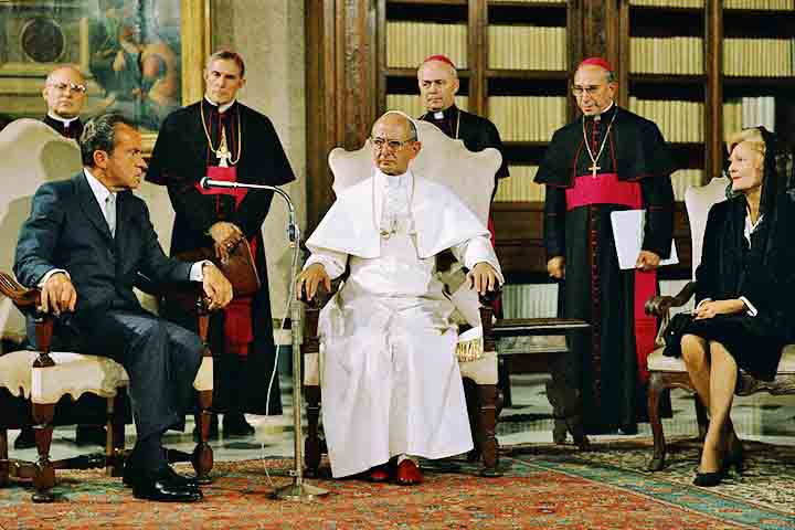 O papado de Paulo VI ficou marcado pela continuidade do trabalho do antecessor João XIII, estreitando as relações da Igreja Católica com ortodoxos, anglicanos e protestantes.
