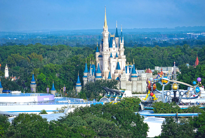 Walt Disney World, em Orlando, na Flórida - É o maior complexo de entretenimento e parques temáticos do mundo. Inaugurado em 1971, inclui quatro parques principais (Magic Kingdom, EPCOT, Disney's Hollywood Studios e Disney's Animal Kingdom).