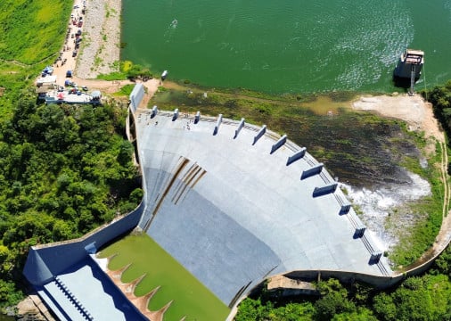 ￼AÇUDE Orós começa a sangrar após 14 anos