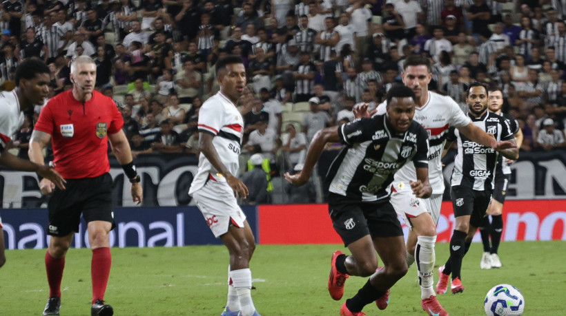 Confronto entre Ceará e São Paulo, válido pelo Campeonato Brasileiro da Série A de 2025