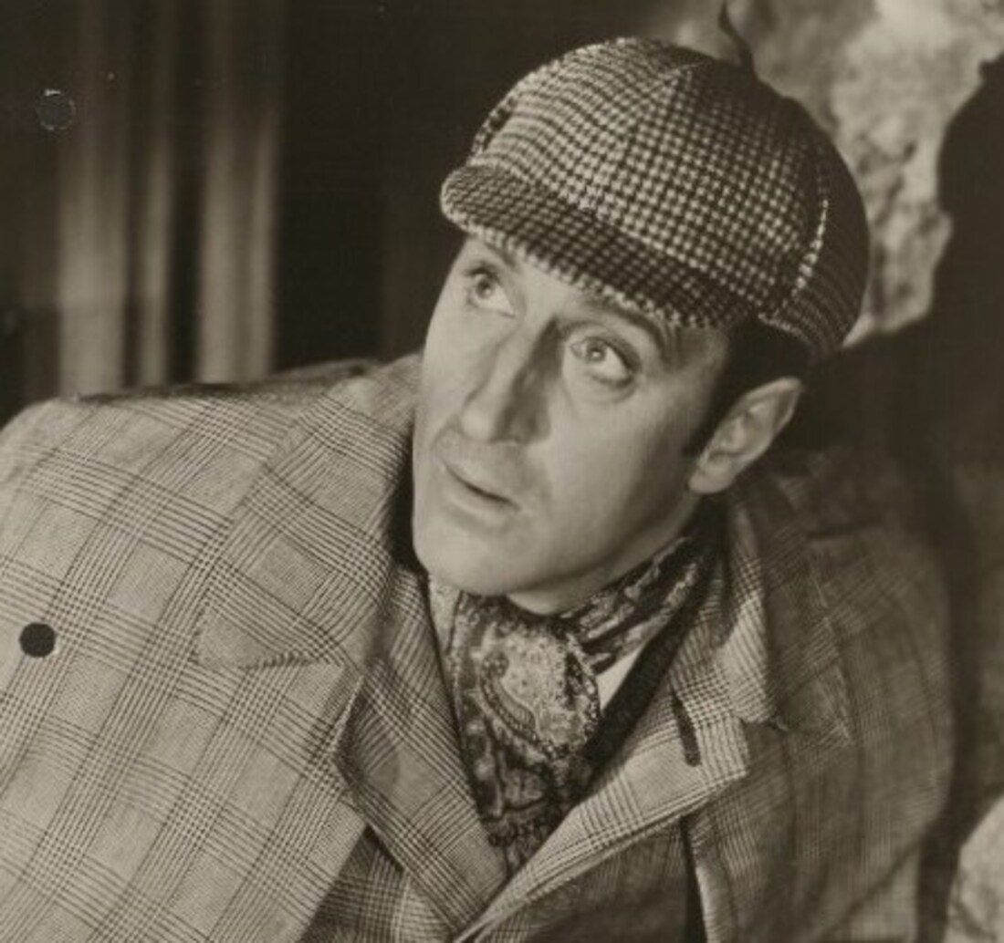 Basil Rathbone - O ator britânico nascido na África do Sul, que interpretou vários vilões ou personagens de moral discutível, também viveu Sherlock Holmes. E por sinal ficou famoso justamente na pele do detetive, pois fez vários filmes de mistérios em que viveu Sherlock, entre 1939 e 1953.