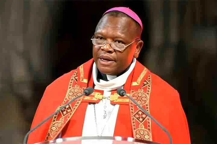 Fridolin Ambongo Besungu - Arcebispo de Kinshasa, capital da República Democrática do Congo. Ele tem 65 anos e foi nomeado cardeal pelo Papa Francisco em setembro de 2019.
