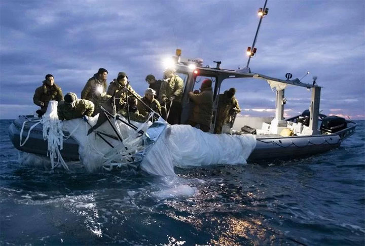 Essa nova terminologia abrange não só os corpos desconhecidos vistos no céu como também os que aparecem nos oceanos. 
