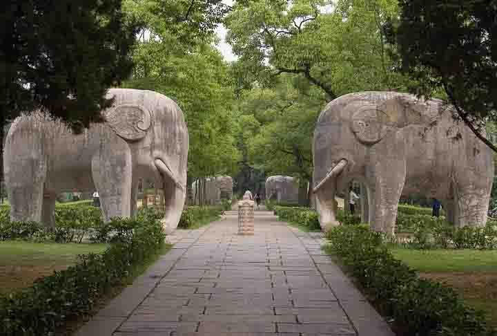 O massacre ocorreu durante um período de seis semanas entre 1937 e 1938. Japoneses tomaram Nanquim, que na época era a capital chinesa e, durante este período, milhares de civis chineses e combatentes desarmados foram mortos por soldados do Exército Imperial Japonês.