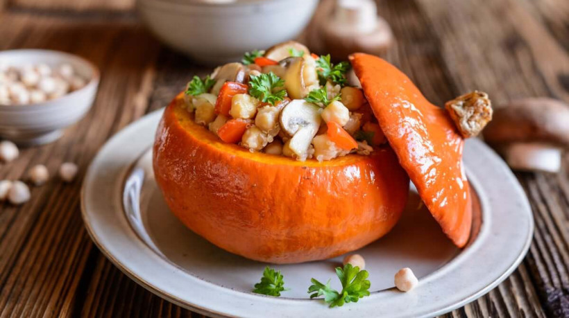 Abóbora recheada (Imagem: Mike Wunsch | Shutterstock)