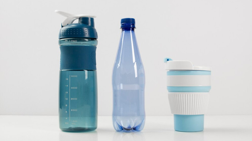 Passar uma semana sem lavar a garrafa pode criar um ambiente ideal para a proliferação de até 300 mil bactérias por centímetro quadrado.
