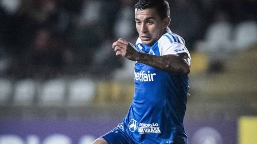 Alexandre Mattos, CEO da SAF do clube, e o staff do atacante querem uma definição o mais rápido possível sobre futuro do jogador