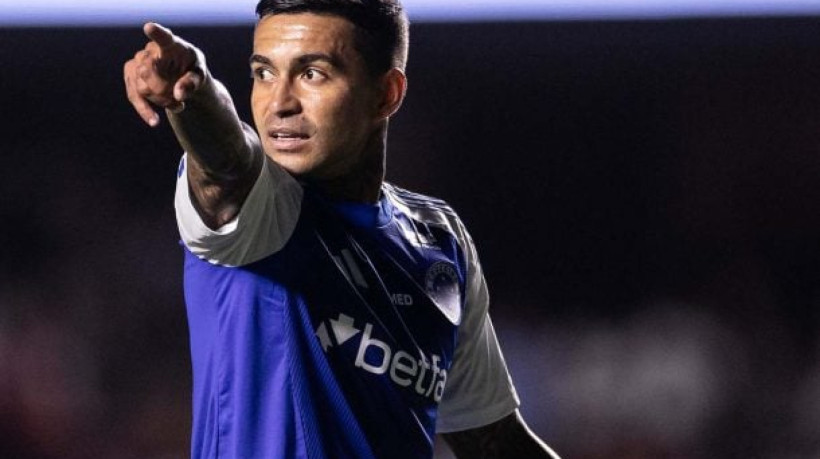 Atacante se envolveu em nova polêmica, ficou de fora do confronto contra o Vasco e tem futuro indefinido na Raposa