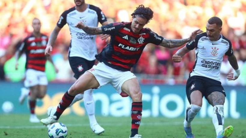 Ramon Abatti Abel muda de decisão sobre o lance que envolveu Arrascaeta e Igor Coronado depois de conversa com o árbitro de vídeo