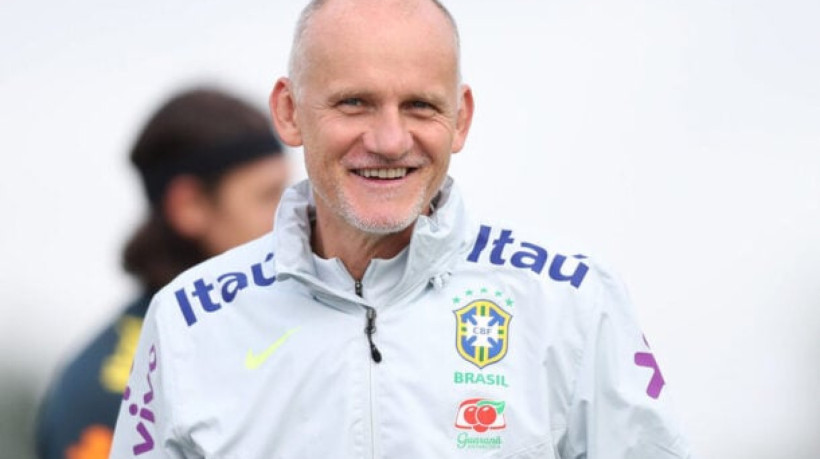 Hoje a serviço do Liverpool, ex-goleiro ressalta que o momento ruim vai além da Canarinho, abrangendo todo o futebol brasileiro