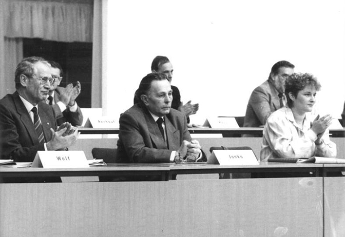 Ficou conhecido como O Homem Sem Rosto porque durante mais de 20 anos ninguém no lado ocidental da Alemanha tinha registro de sua identidade. Morreu dormindo, aos 83 anos, em sua casa, em 2006. 