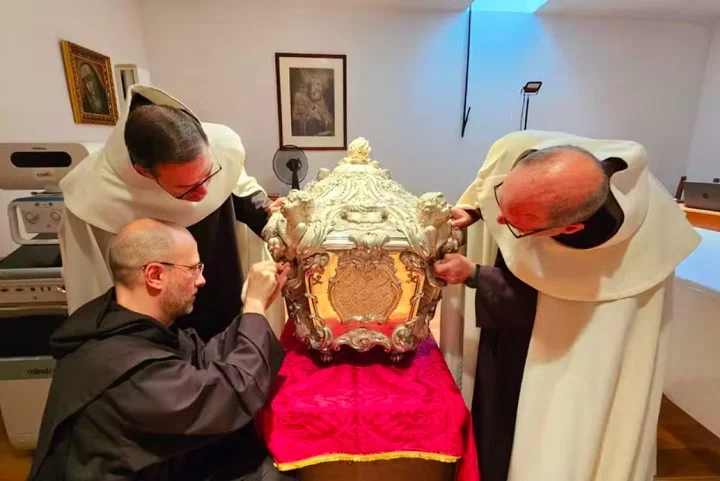 O corpo de uma santa falecida há 442 anos foi exumado para fins de pesquisa na Espanha.