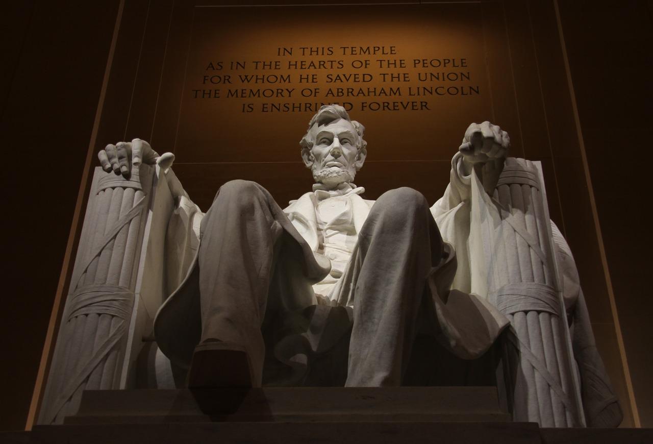 O discurso, que está gravado na parede ao lado da estátua do líder histórico no Memorial de Lincoln, na capital Washington D.C., teve lugar no Cemitério Nacional de Gettysburg. 
