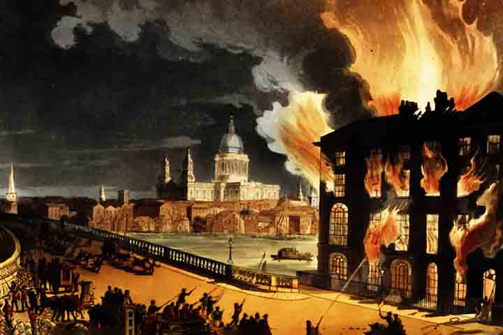 Outra quadra que chama a atenção menciona “a cidade que arderá até o amanhecer”. Os estudiosos associam esse trecho ao Grande Incêndio de Londres, que começou em setembro de 1666 e destruiu boa parte da cidade em poucos dias.