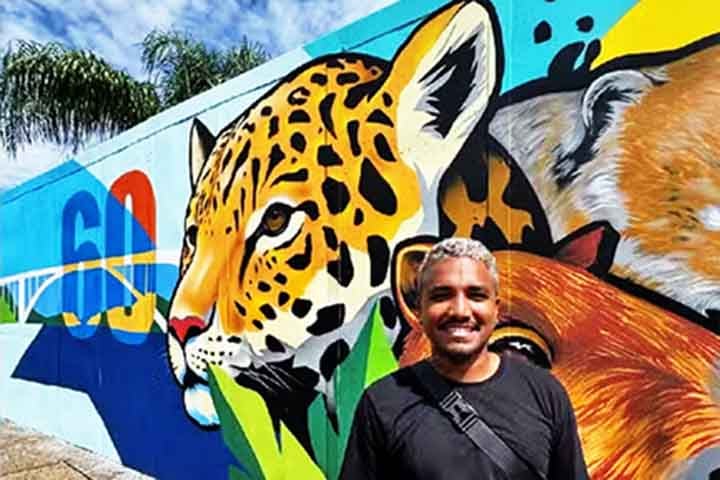 Em comemoração aos 60 anos da obra, foi instalado na aduana brasileira da ponte um painel de 120 metros de extensão. O mural foi criado pelo artista carioca Igor Izy. 
