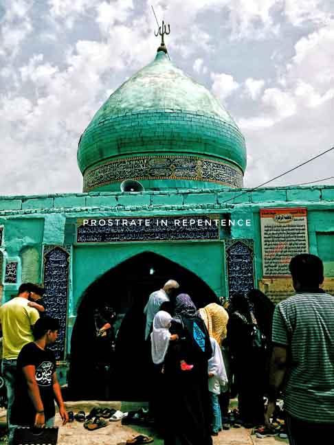 Anualmente, peregrinos de outros lugares viajam para visitar o cemitério, que abriga os restos mortais de profetas, nobres árabes, cientistas, entre outros.