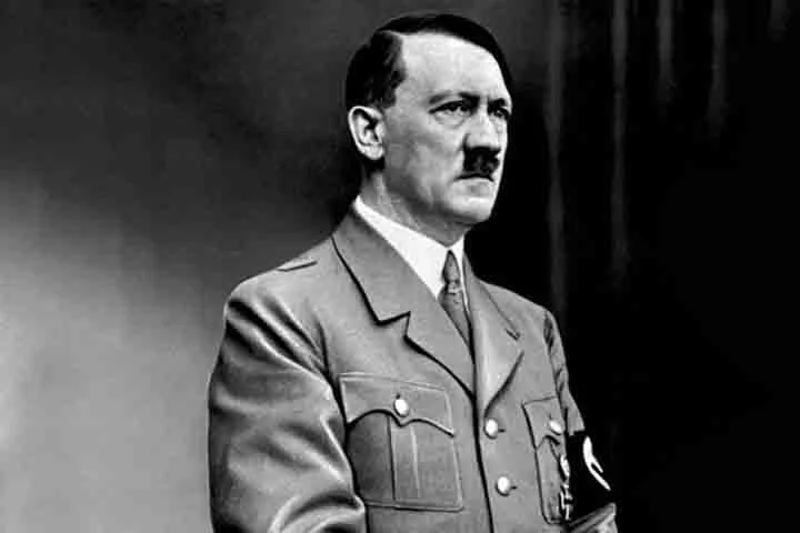 A figura de Adolf Hitler também é frequentemente mencionada nas análises das profecias. Em uma quadra, há referência a “Hister”, que alguns acreditam ser um anagrama ou erro deliberado para esconder o nome do ditador alemão.