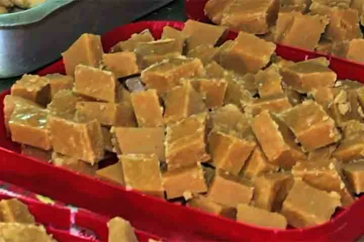 Ele também ajuda a prevenir o envelhecimento precoce por conter quercetina, vitamina A e betacaroteno, nutrientes e compostos bioativos que protegem a pele contra os danos causados pelos radicais livres, evitando as rugas e a flacidez.