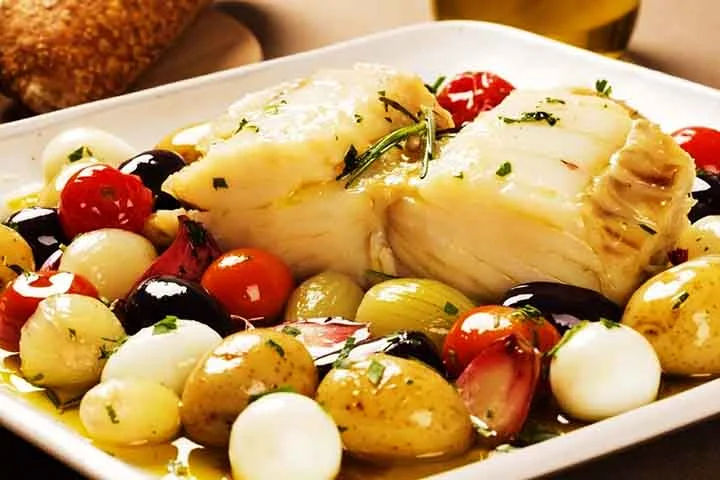 Com o passar dos anos, o bacalhau tornou-se essencial em dietas europeias, especialmente durante períodos de jejum religioso, como a Quaresma, devido à proibição do consumo de carne vermelha em várias tradições cristãs.