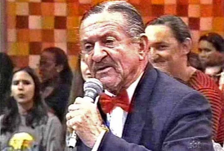No final da década de 1960, Pedro de Lara foi um dos jurados da Buzina do Chacrinha, na Rede Tupi. Na década seguinte, o comediante passou a fazer parte do júri do Show de Calouros, onde tinha uma rivalidade amigável com Sérgio Mallandro, que lhe pregava várias peças.